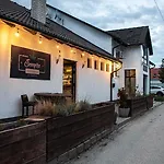 Sempre Etterem Es Panzio Bed & Breakfast