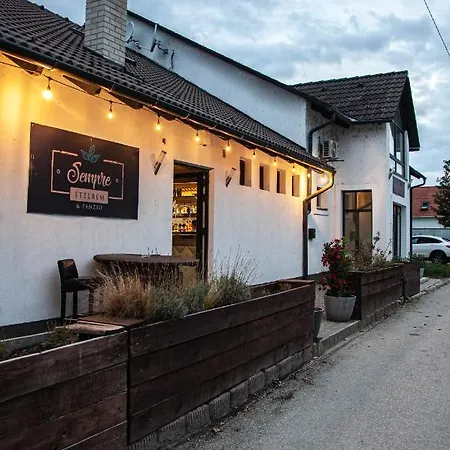 Sempre Etterem Es Panzio B&B