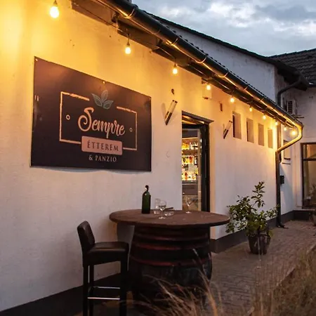 Sempre Etterem Es Panzio Bed & Breakfast Szekesfehervar