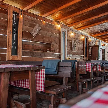 Bed & Breakfast Sempre Etterem Es Panzio