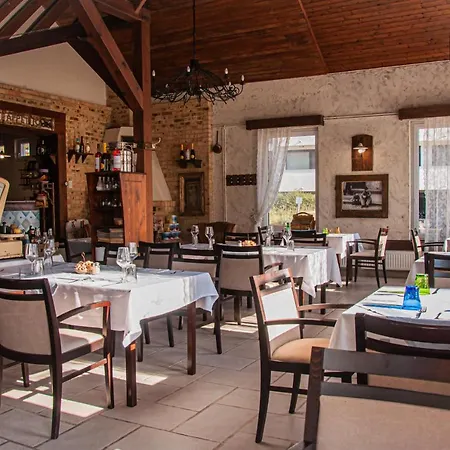 Bed & Breakfast Sempre Etterem Es Panzio *