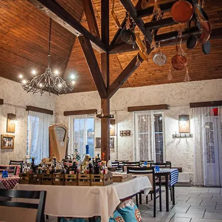 Bed & Breakfast Sempre Etterem Es Panzio Szekesfehervar