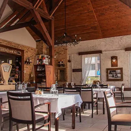 Bed & Breakfast Sempre Etterem Es Panzio 3*