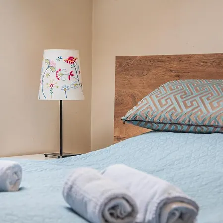 Sempre Etterem Es Panzio Bed & Breakfast Szekesfehervar