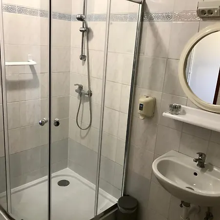Bed & Breakfast Sempre Etterem Es Panzio Szekesfehervar