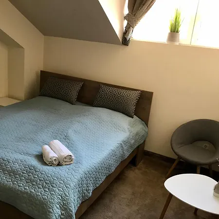 Bed & Breakfast Sempre Etterem Es Panzio *