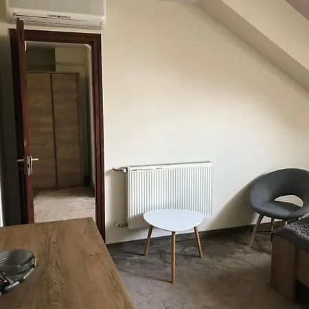 Sempre Etterem Es Panzio Bed & Breakfast Szekesfehervar