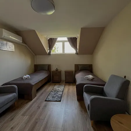 Sempre Etterem Es Panzio Bed & Breakfast Szekesfehervar