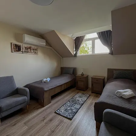 Bed & Breakfast Sempre Etterem Es Panzio *