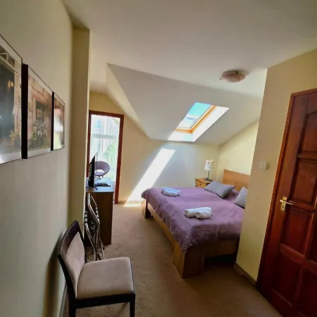 Sempre Etterem Es Panzio Bed & Breakfast Szekesfehervar