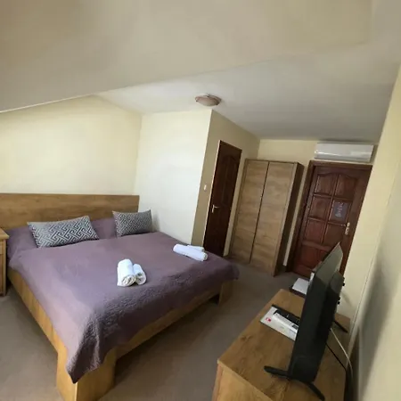 Bed & Breakfast Sempre Etterem Es Panzio Szekesfehervar