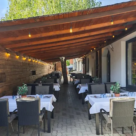 Sempre Etterem Es Panzio Bed & Breakfast