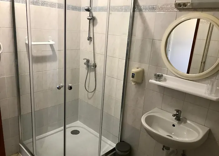 Alojamento de Acomodação e Pequeno-almoço Sempre étterem és Panzió Székesfehérvár