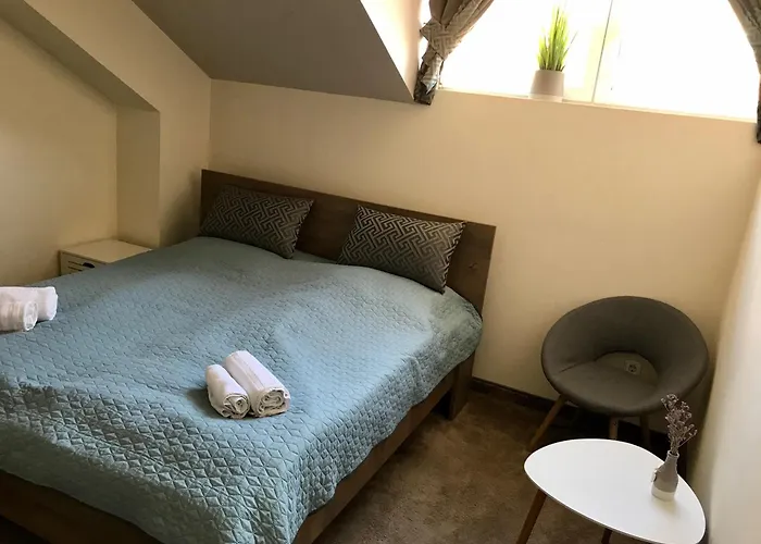 Alojamento de Acomodação e Pequeno-almoço Sempre étterem és Panzió 3*