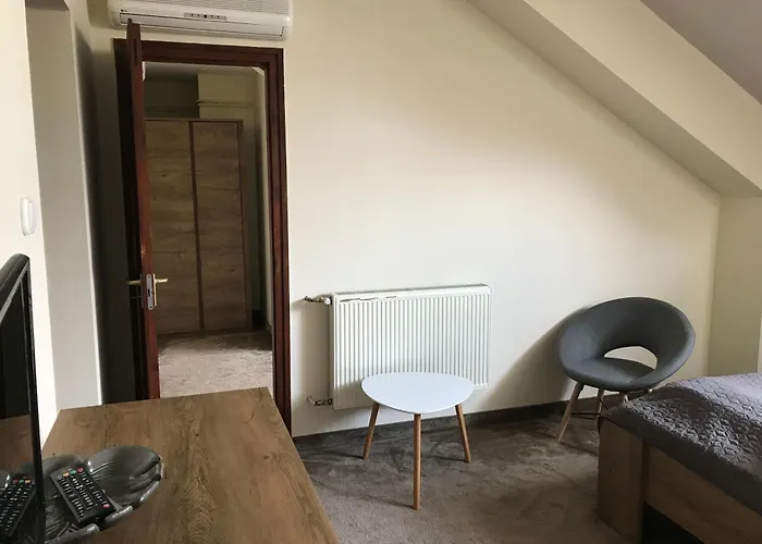 Sempre étterem és Panzió Alojamento de Acomodação e Pequeno-almoço Székesfehérvár