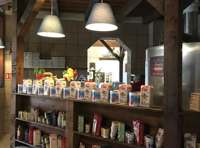 Alojamento de Acomodação e Pequeno-almoço Sempre étterem és Panzió